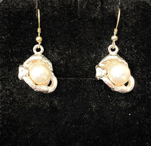 <b>No. 41</b>Sterling silver &tear shaped cream pearl earrings