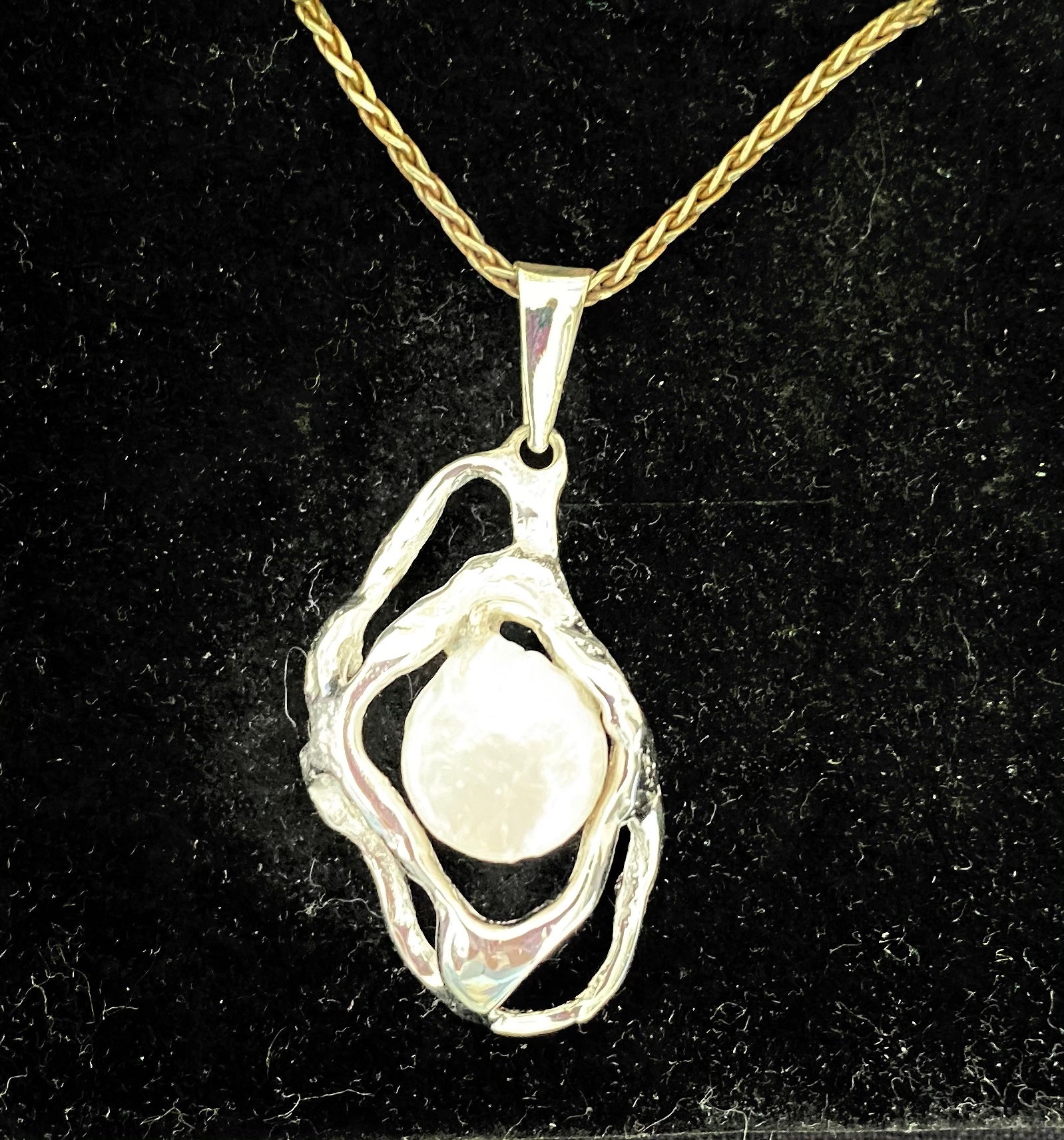 <b>No. 77</b> Sterling silver &white flat fw pearl pendant