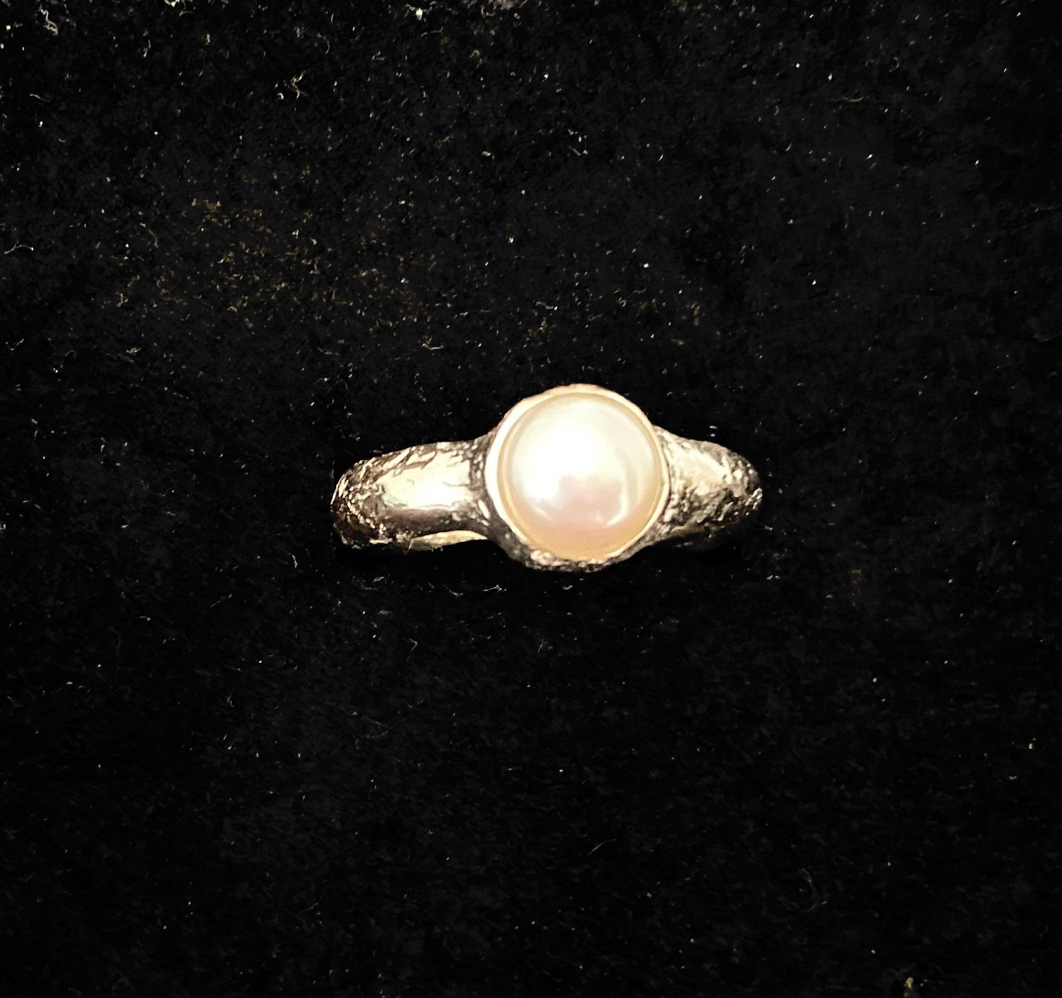 <b> No. 64 </b> sterling silver &white button pearl textured ring